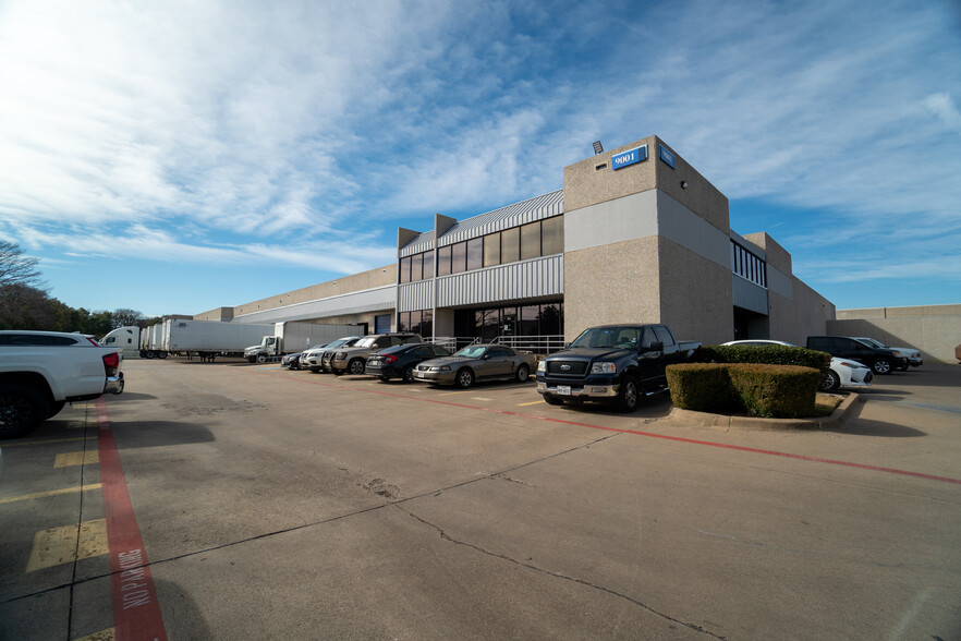 9001-9015 Sterling St, Irving, TX for lease - Building Photo - Image 1 of 4