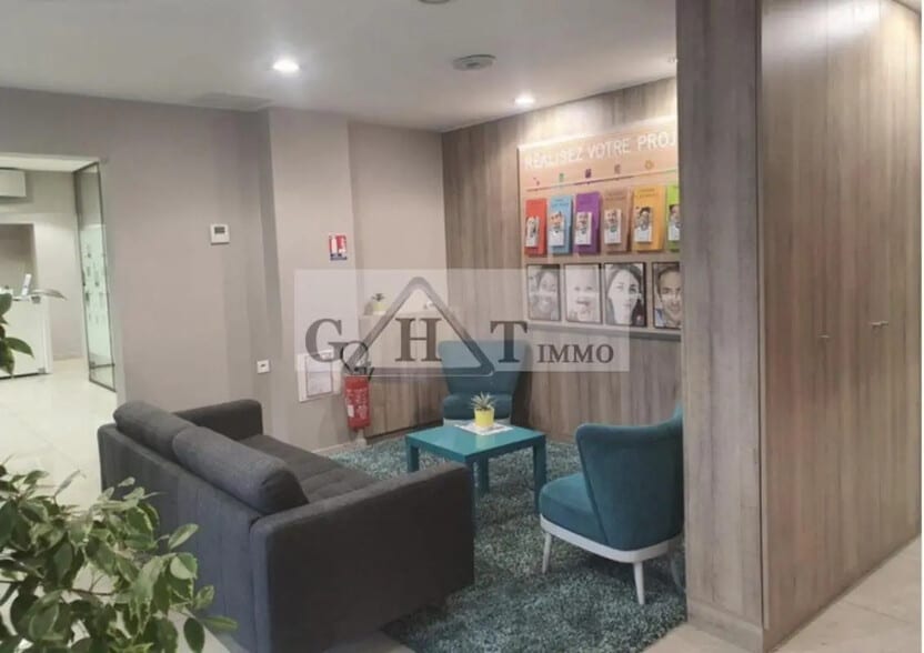 Retail in Villejuif for sale - Lobby - Image 2 of 2