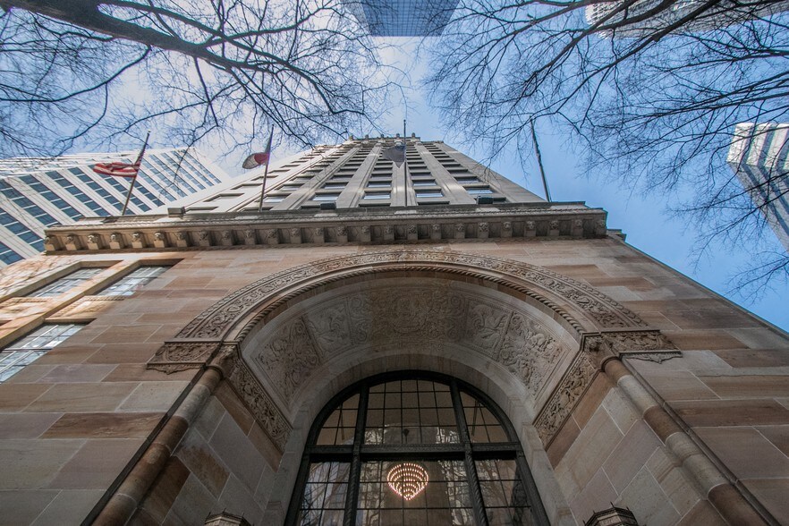 112 S Tryon St, Charlotte, NC for lease - Building Photo - Image 2 of 5