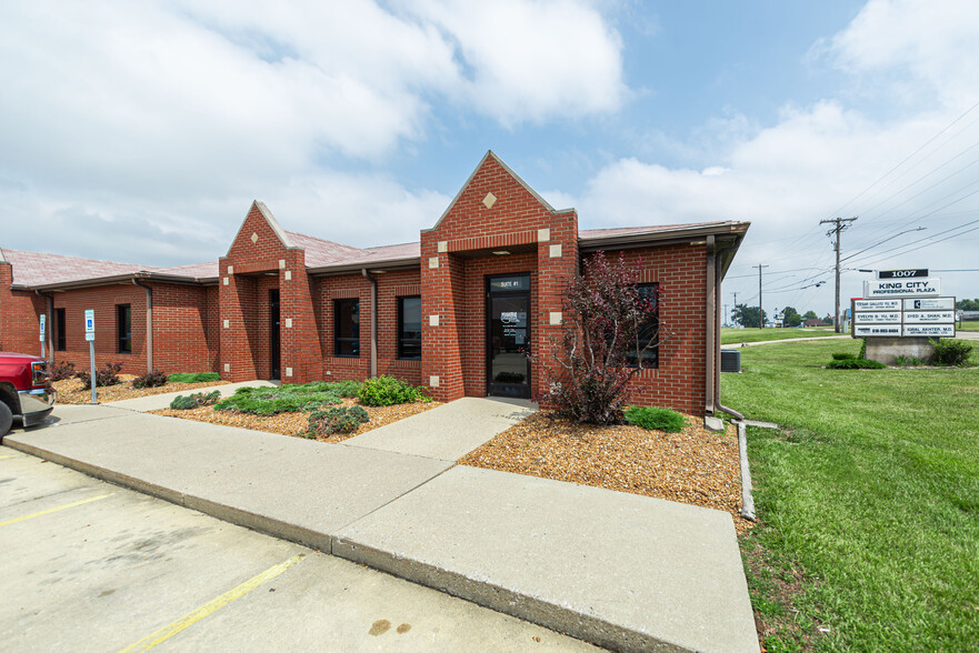 1007 S 42nd St, Mount Vernon, IL for lease - Primary Photo - Image 1 of 2