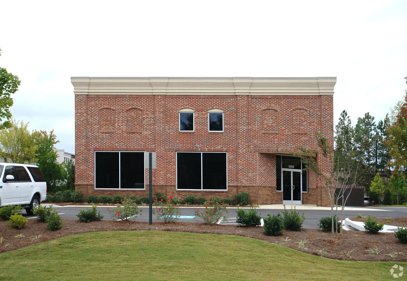 5030 Old Ellis Pt, Roswell, GA 30076