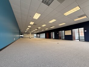 2150 Point Blvd, Elgin, IL for lease Building Photo- Image 1 of 1