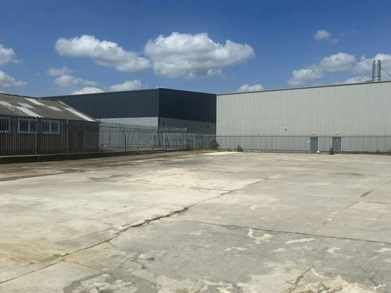 62 Holmethorpe Av, Redhill for lease - Other - Image 2 of 6