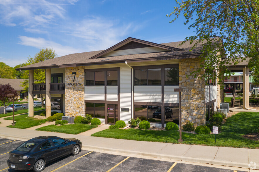 7270 W 98th Ter, Overland Park, KS for sale - Building Photo - Image 1 of 8