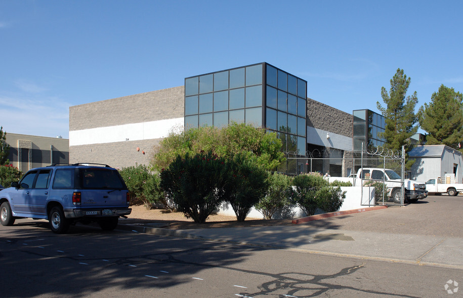 714 N Monterey St, Gilbert, AZ for lease - Building Photo - Image 1 of 11