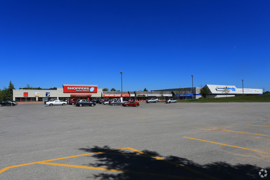 279 Yonge St, Barrie, ON for lease - Primary Photo - Image 2 of 2