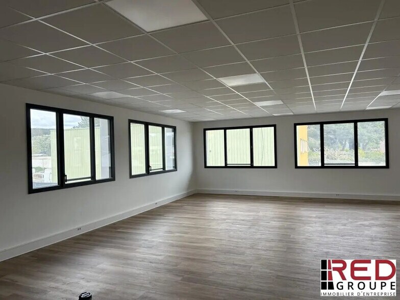 Office in Éguilles for lease - Building Photo - Image 2 of 3