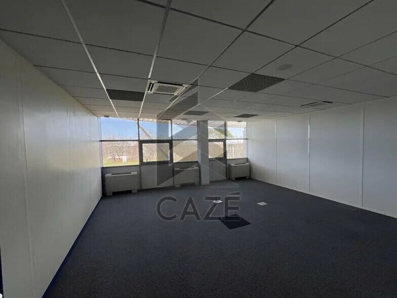 Office in Mérignac for sale - Interior Photo - Image 3 of 4