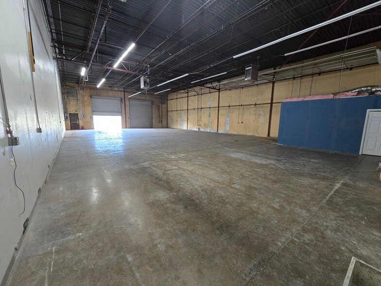 5700-5788 Distribution Dr, Memphis, TN for lease - Building Photo - Image 2 of 10