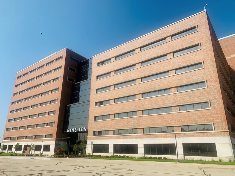 910 Mayer Ave, Madison, WI for lease - Building Photo - Image 3 of 8