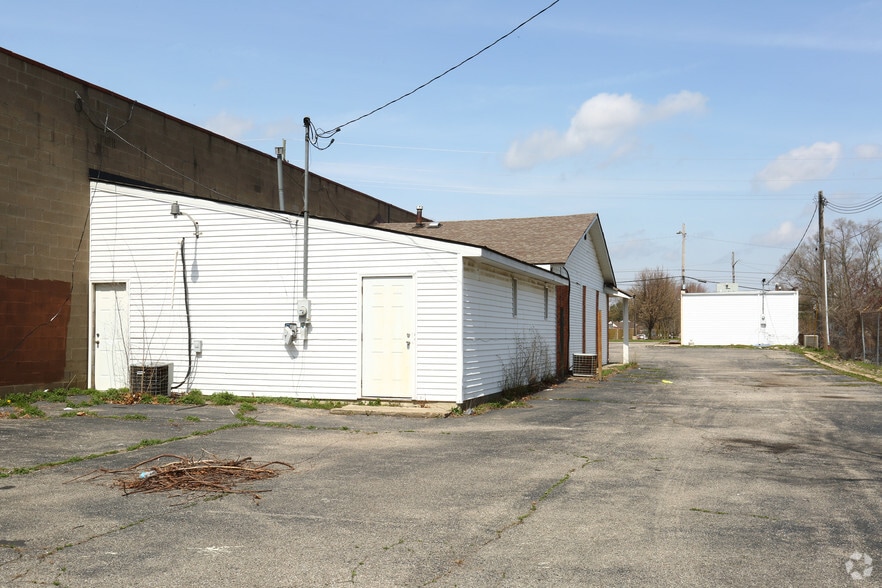 1436 E Michigan Ave, Ypsilanti, MI for lease - Building Photo - Image 2 of 5
