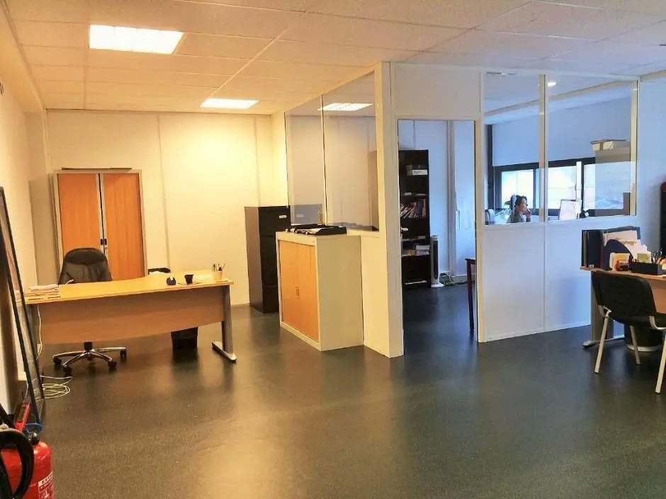 Location Bureaux 66 m² - Photo 1