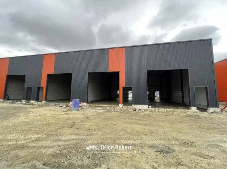 9255 Rue Du Claret, Charvieu-Chavagneux for sale - Building Photo - Image 2 of 3