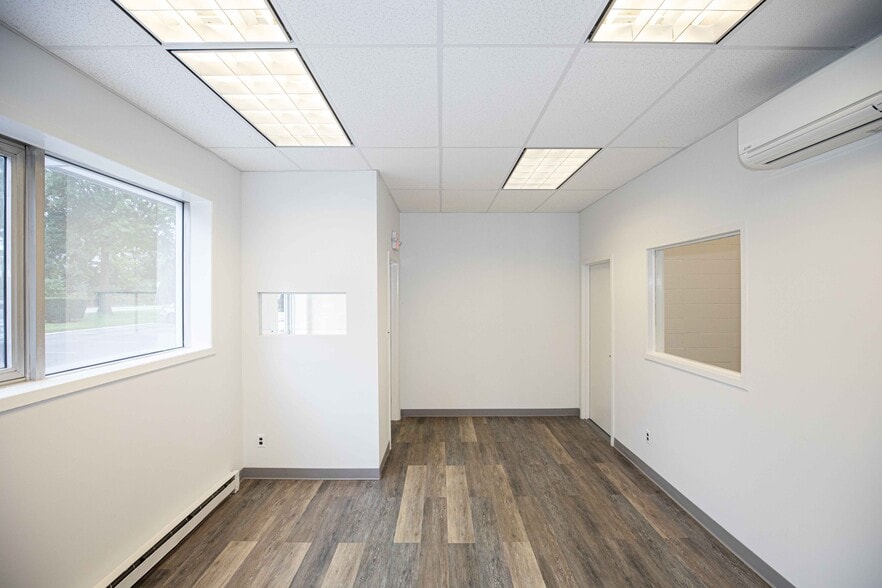 66-96 Cain Dr, Brentwood, NY for lease - Interior Photo - Image 2 of 6