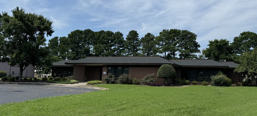 839 Poplar Hall Dr, Norfolk, VA for lease - Building Photo - Image 1 of 4