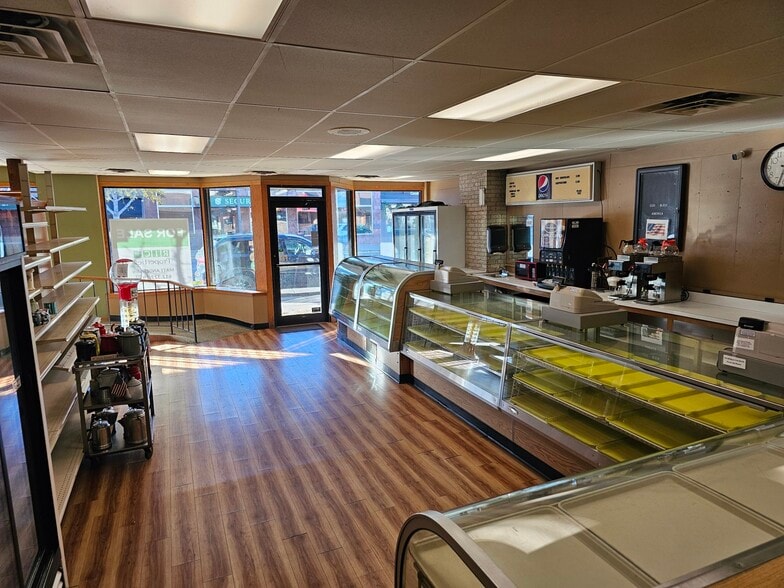 130-134 Main St S, Cambridge, MN for sale - Building Photo - Image 2 of 8