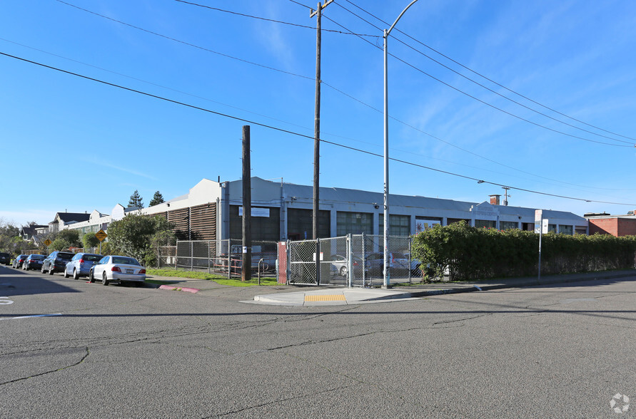 954 60th St, Oakland, CA for lease - Building Photo - Image 1 of 10