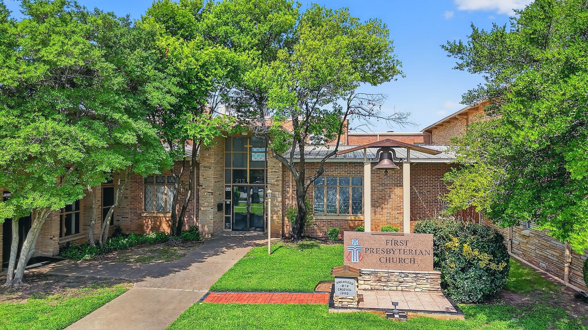 213 N Burnett Ave, Denison, TX for sale Primary Photo- Image 1 of 1