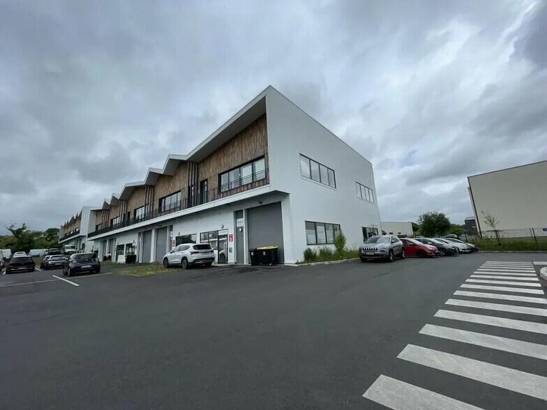 83 Rue Maurice Berteaux, Montmagny for sale - Building Photo - Image 2 of 4