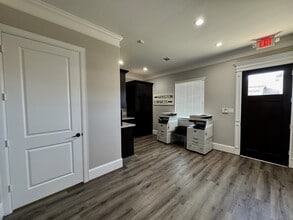 12243 Queenston Blvd, Houston, TX for lease Interior Photo- Image 2 of 14