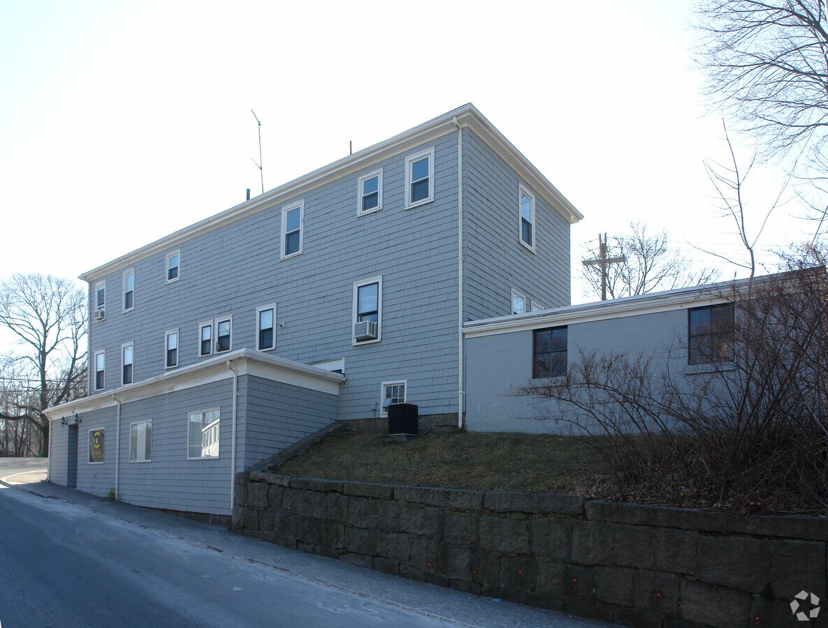 220 Commercial Ct, Braintree, MA 02184