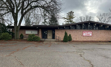 2025 W Holmes Rd, Lansing, MI for lease Building Photo- Image 1 of 9