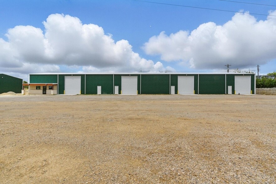 120 W Scenic Trl, Weatherford, TX for lease - Building Photo - Image 2 of 26