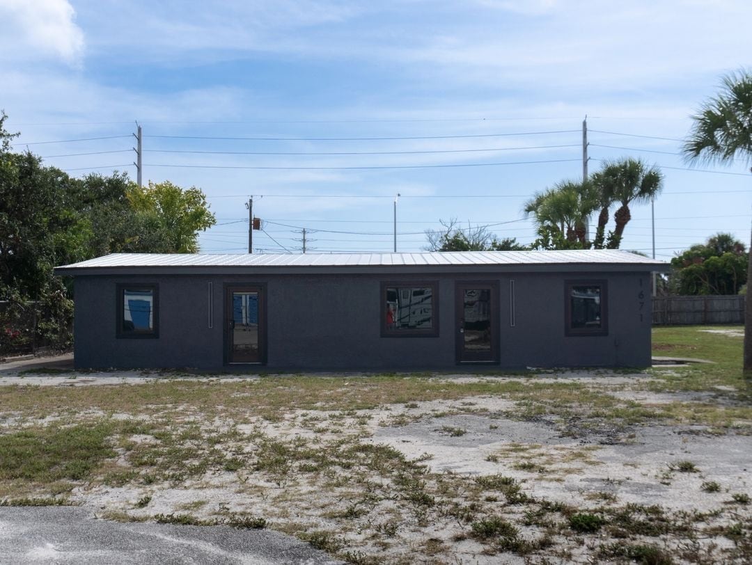 1671 Cypress Ave, Melbourne, FL for lease Building Photo- Image 1 of 1