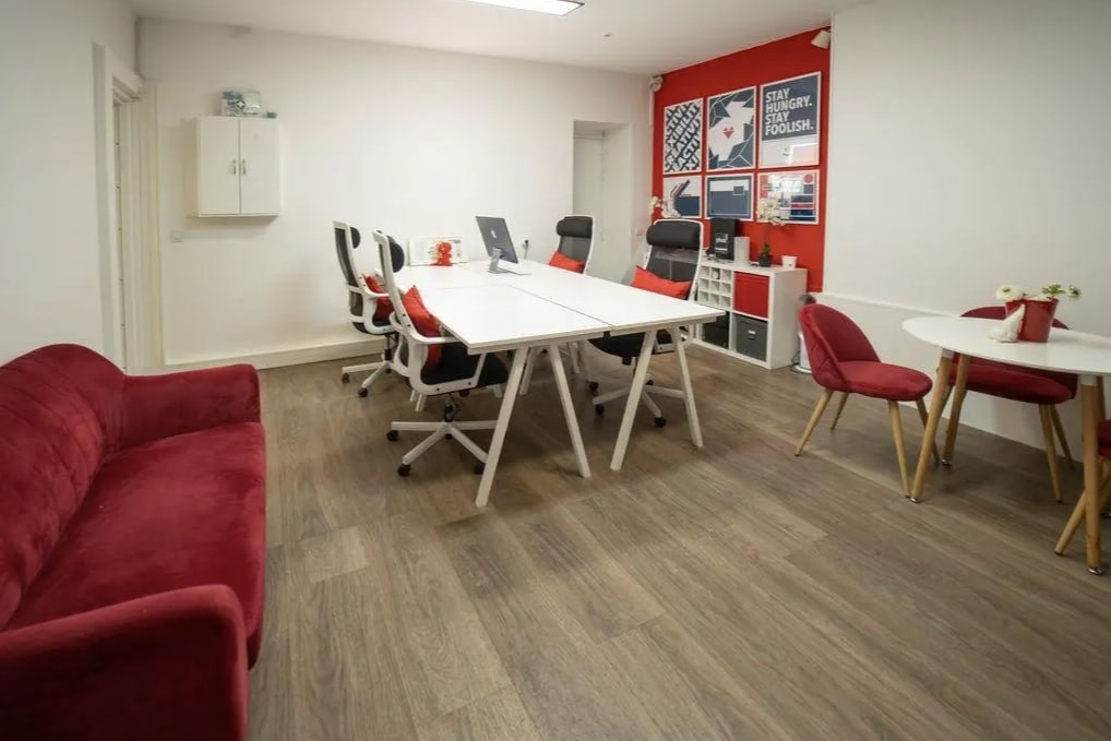 Retail in Paris for lease Interior Photo- Image 1 of 6