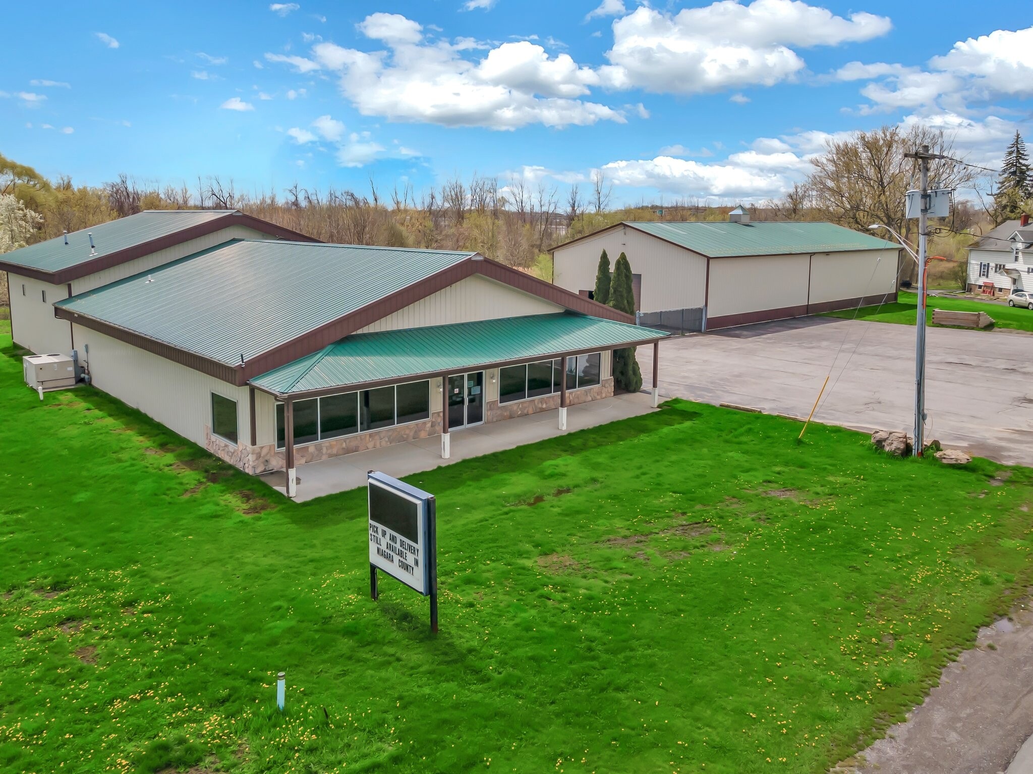 2070 Cayuga Drive Ext, Niagara Falls, NY for sale Primary Photo- Image 1 of 1