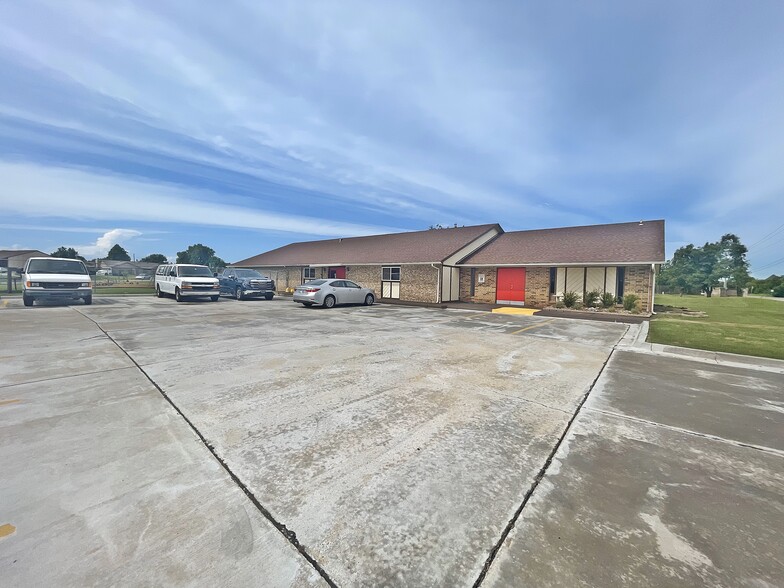 8120 NW 122nd St, Oklahoma City, OK for sale - Building Photo - Image 1 of 30