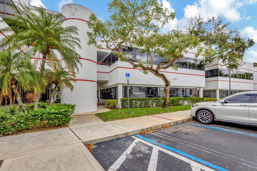 5608 PGA Blvd, Palm Beach Gardens, FL for lease - Building Photo - Image 1 of 24