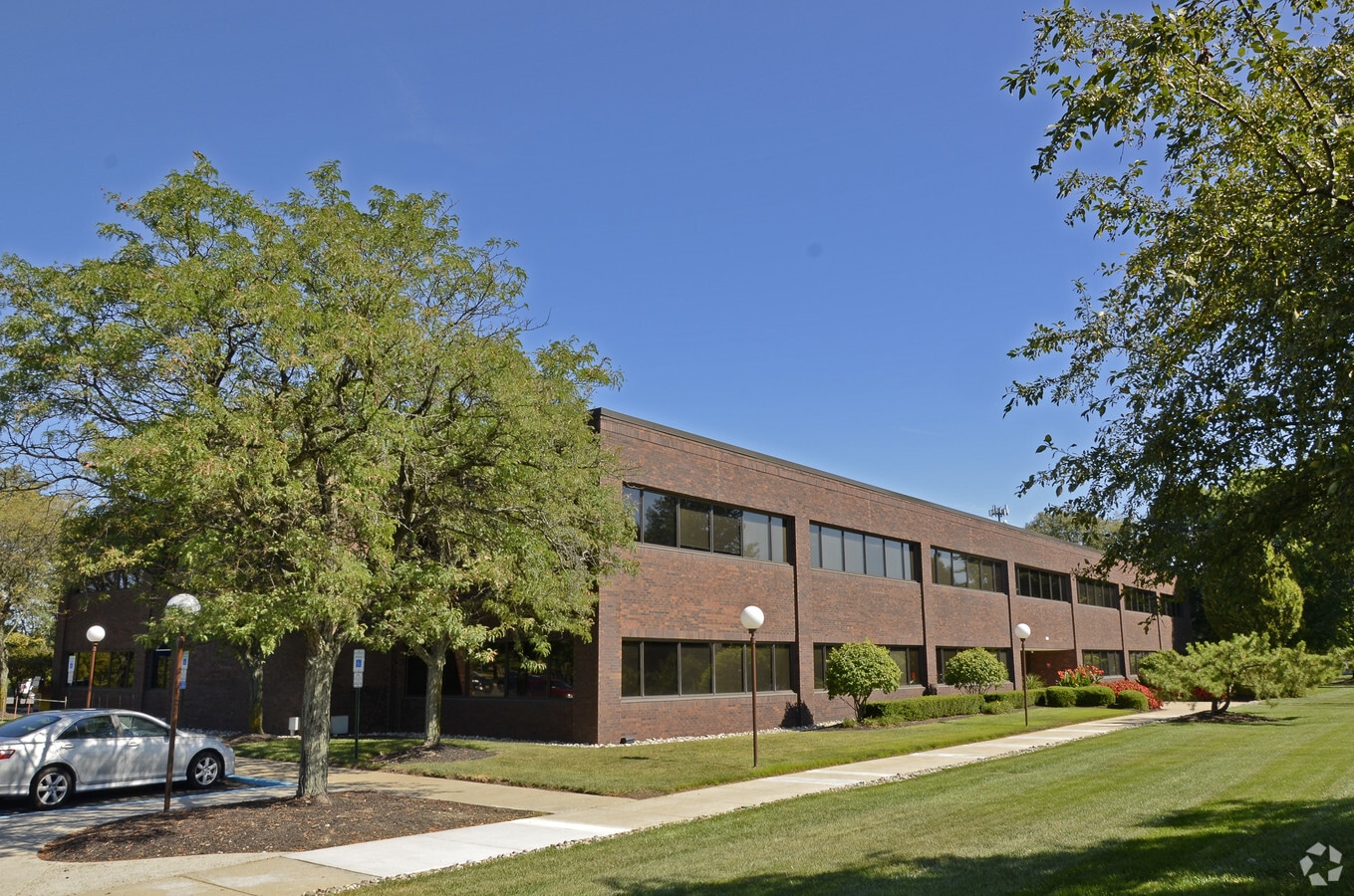 301 Harper Dr, Moorestown, NJ 08057