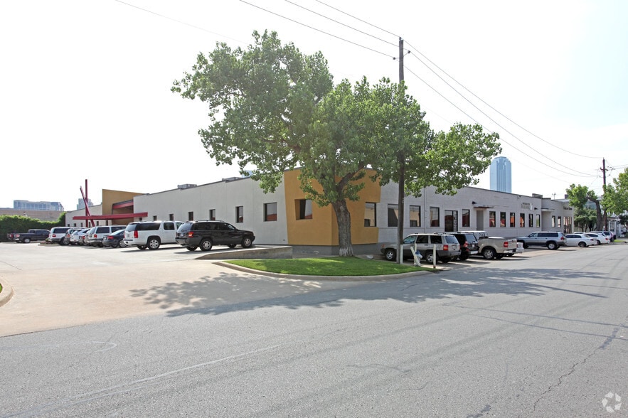 1202 Dragon St, Dallas, TX for lease - Primary Photo - Image 1 of 18