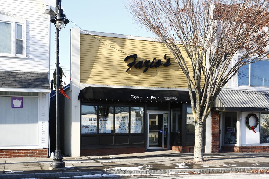 294 Main St, Hyannis, MA for sale - Primary Photo - Image 1 of 1