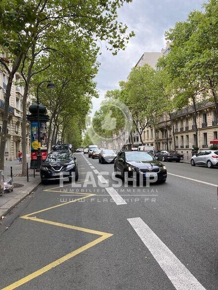 Retail in Paris for lease - Building Photo - Image 1 of 2