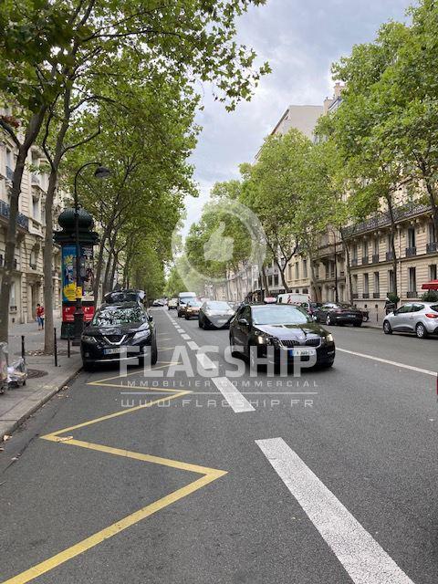 Retail in Paris for lease Building Photo- Image 1 of 3