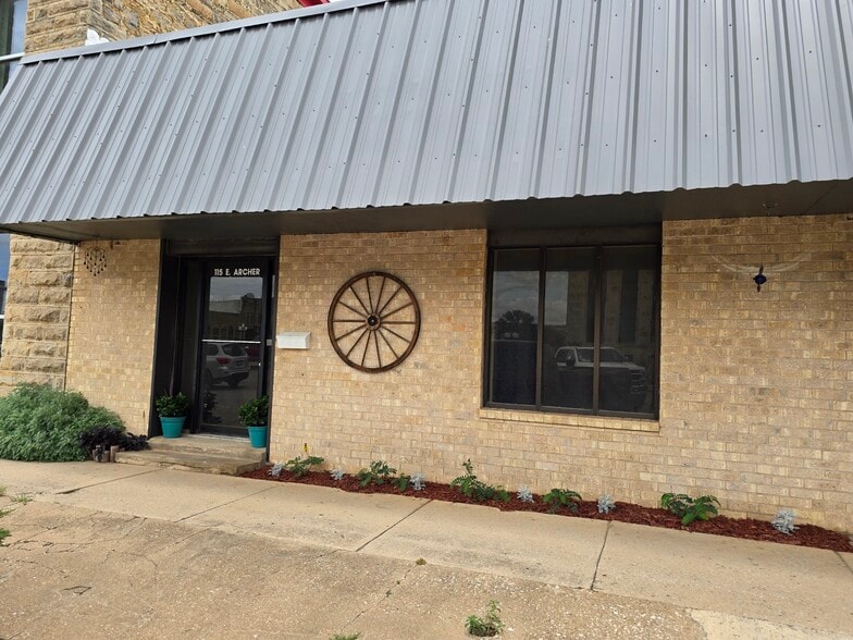 115 Archer St, Jacksboro, TX for sale - Building Photo - Image 1 of 10