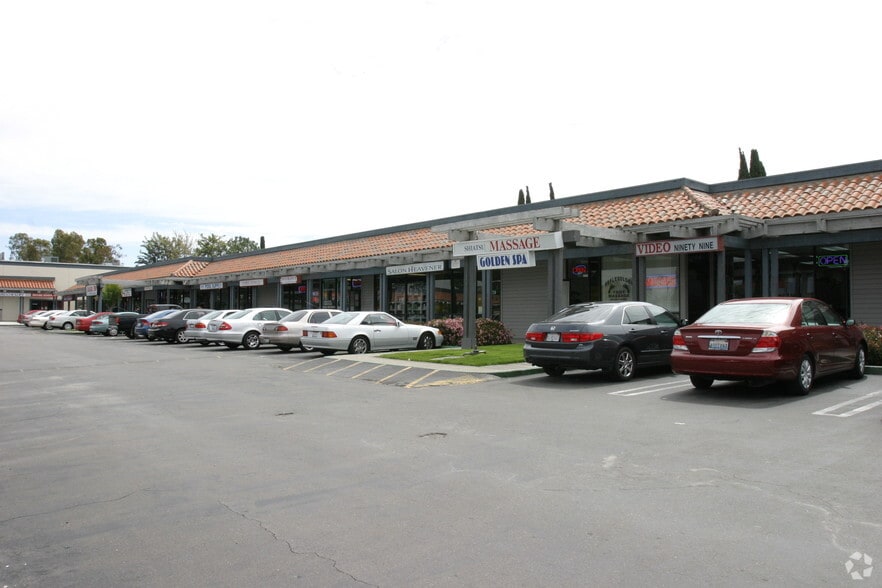 23322-24400 Muirlands Blvd, Lake Forest, CA for lease - Building Photo - Image 3 of 4
