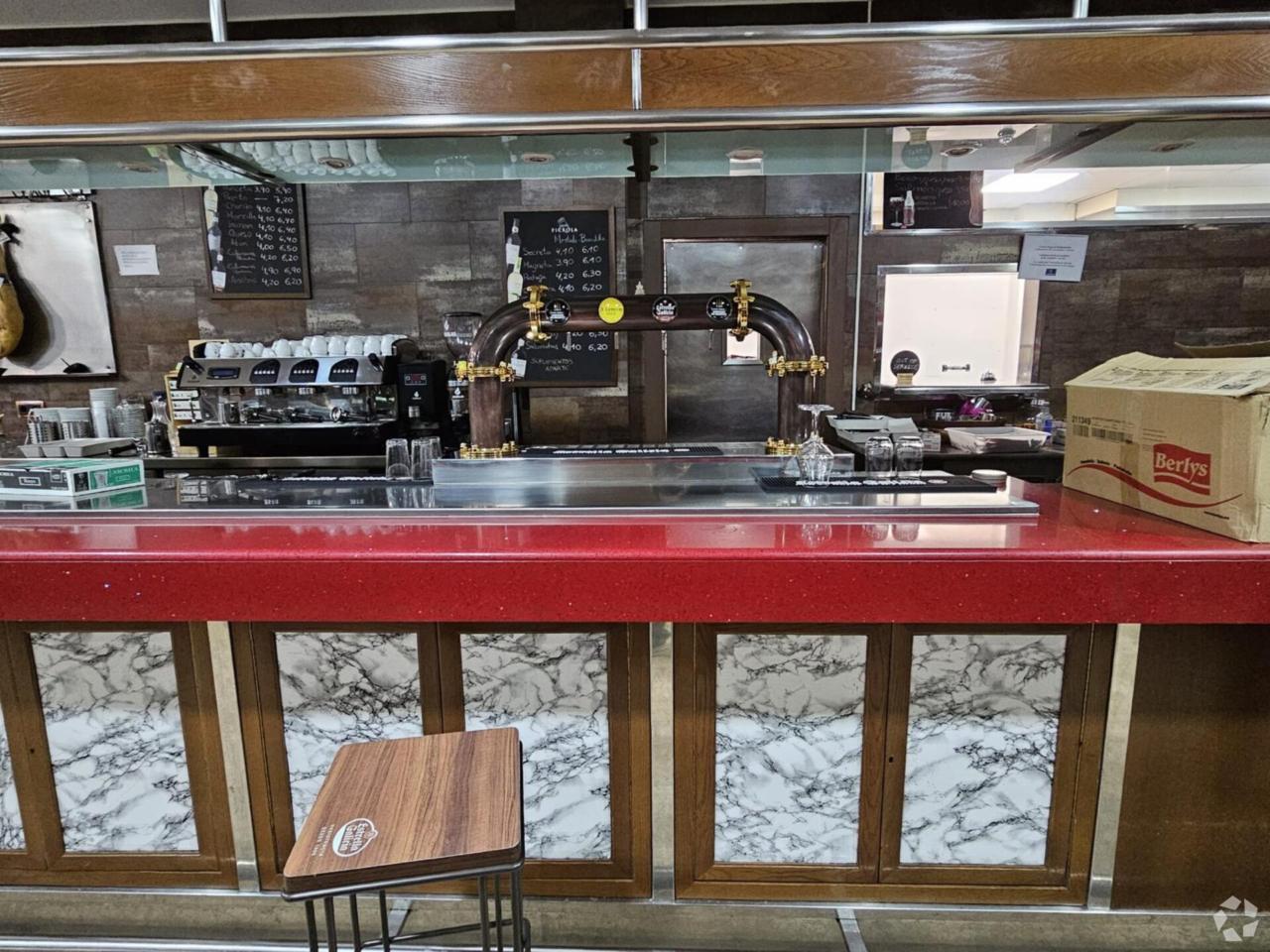 Retail in Cuenca, Cuenca for lease Interior Photo- Image 1 of 7