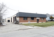 19 Schweitzer St, Kitchener ON - Warehouse