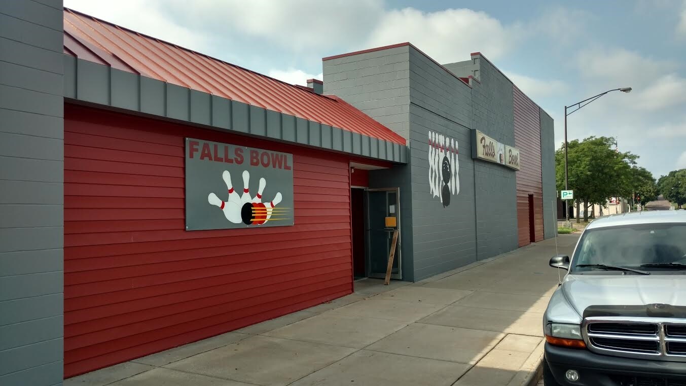 9 W Columbia St, Chippewa Falls, WI for sale Primary Photo- Image 1 of 1