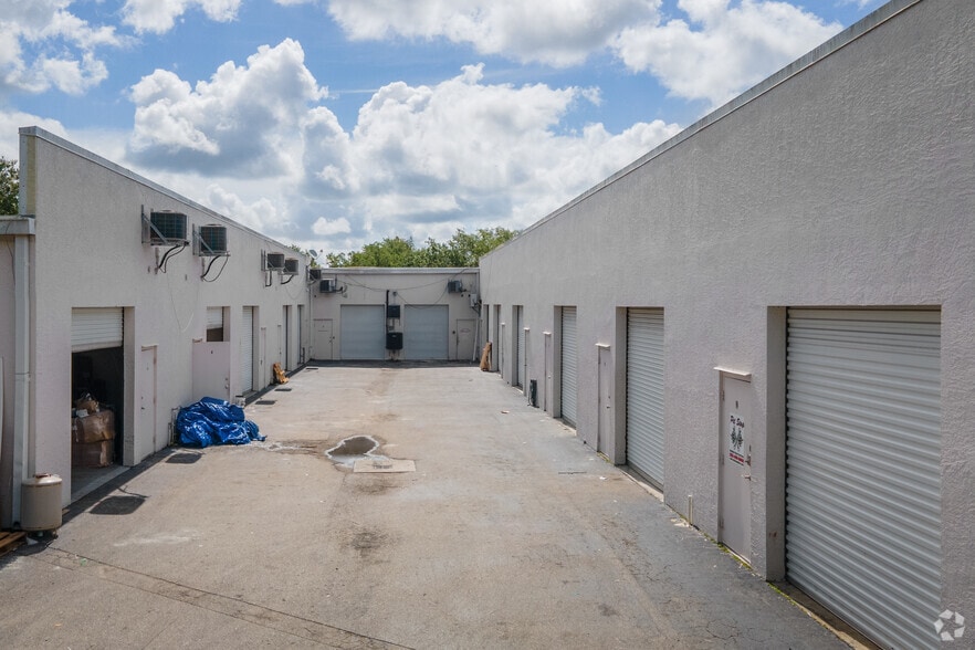 1455 Rail Head Blvd, Naples, FL for lease - Building Photo - Image 3 of 22