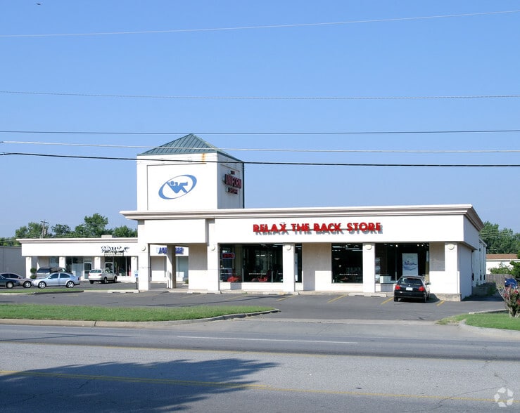 10404 N May Ave Ave, Oklahoma City, OK for sale - Building Photo - Image 3 of 8