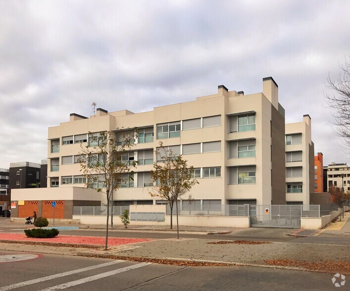 Calle Beatriz Galindo, 7, Torrejón De Ardoz, Madrid for lease - Building Photo - Image 2 of 2