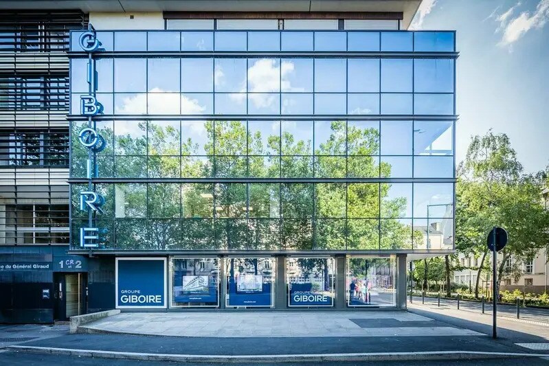Retail in Rennes for sale Building Photo- Image 1 of 2