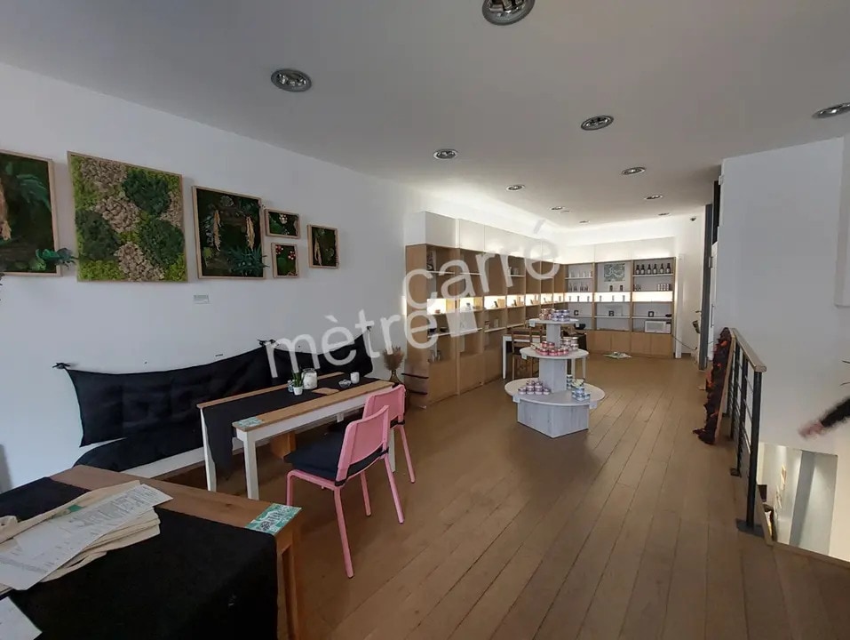 Retail in Nantes for lease Building Photo- Image 1 of 11