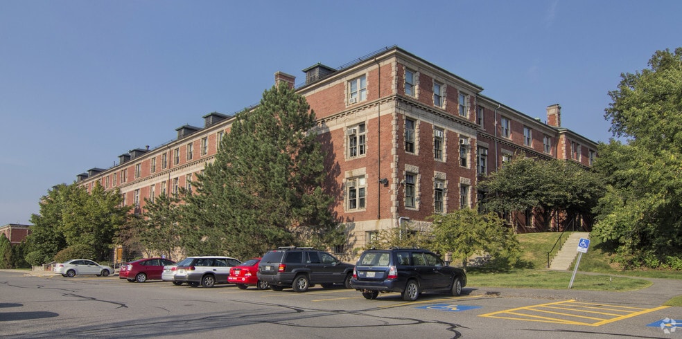 222 St John St, Portland, ME 04102