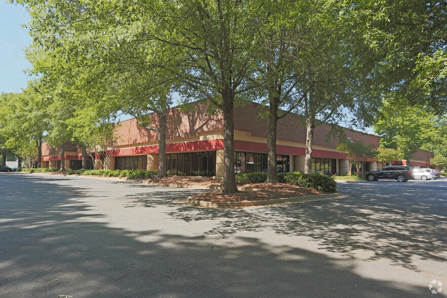 5680 Oakbrook Pky, Norcross, GA for lease - Primary Photo - Image 1 of 4