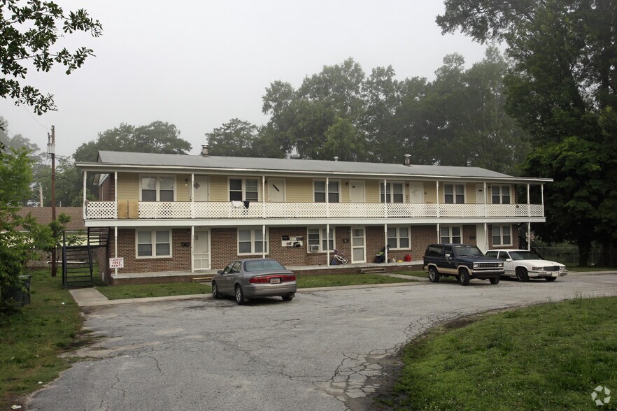 505 N Broad St, Clinton, SC for sale - Primary Photo - Image 1 of 1
